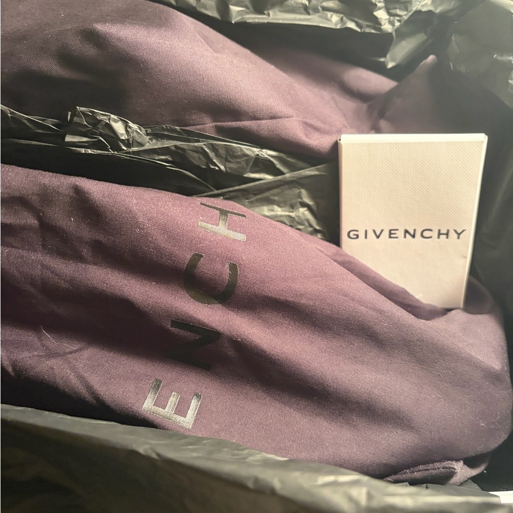 Givenchy White and Red Women's Sneakers. - Picture 2 of 9